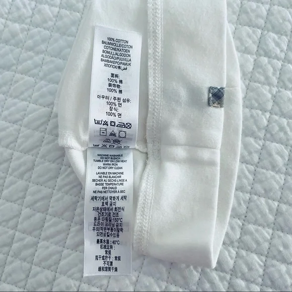 SOLD Burberry Baby Hat Size 3M - Picture 4 of 6